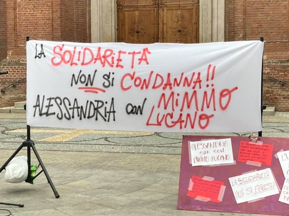 Ad Alessandria la protesta contro la condanna a Mimmo Lucano