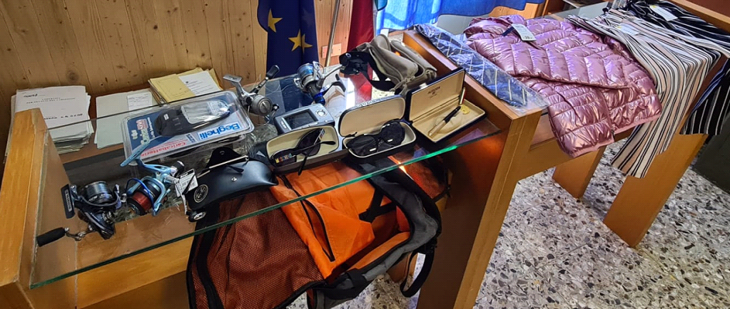 Perquisizione dei Carabinieri a Spinetta: recuperati diversi beni frutto di furti in negozi e case