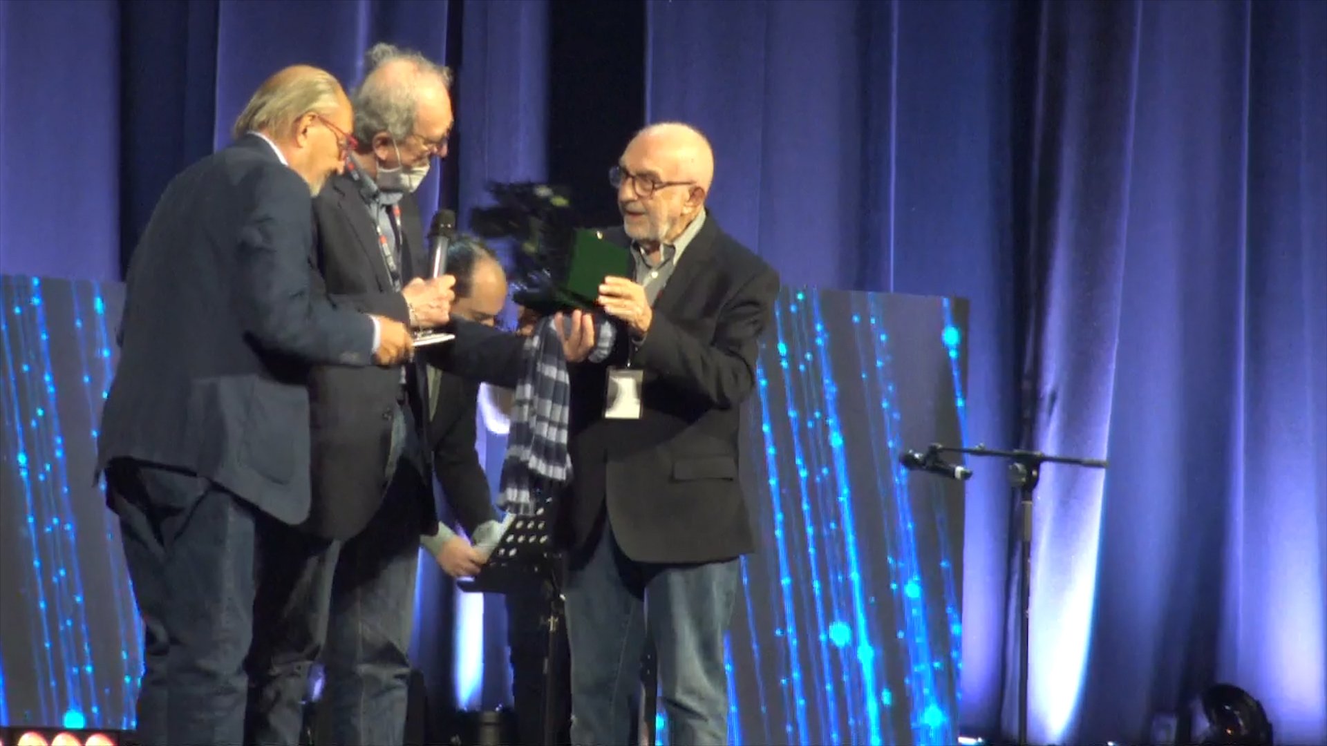 A Gianni Coscia il Premio Tenco come “miglior fisarmonicista vivente”: la sua esibizione a Sanremo