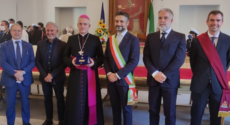 Tortona consegna il Premio “Grosso d’oro” al Vescovo emerito Vittorio Viola