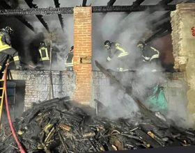 A fuoco legnaia a Sezzadio. Intervengono i Vigili del Fuoco
