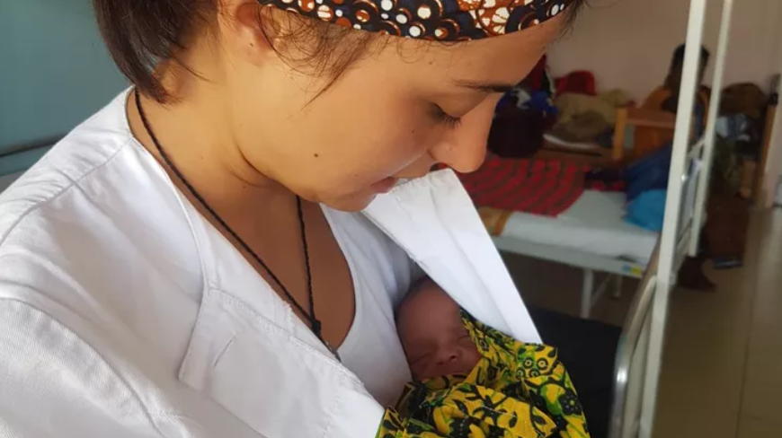 La storia di Agnese che ha lanciato una campagna per aiutare i bimbi prematuri in Africa