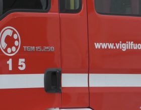 Incidente tra due auto sulla A26: tre persone coinvolte