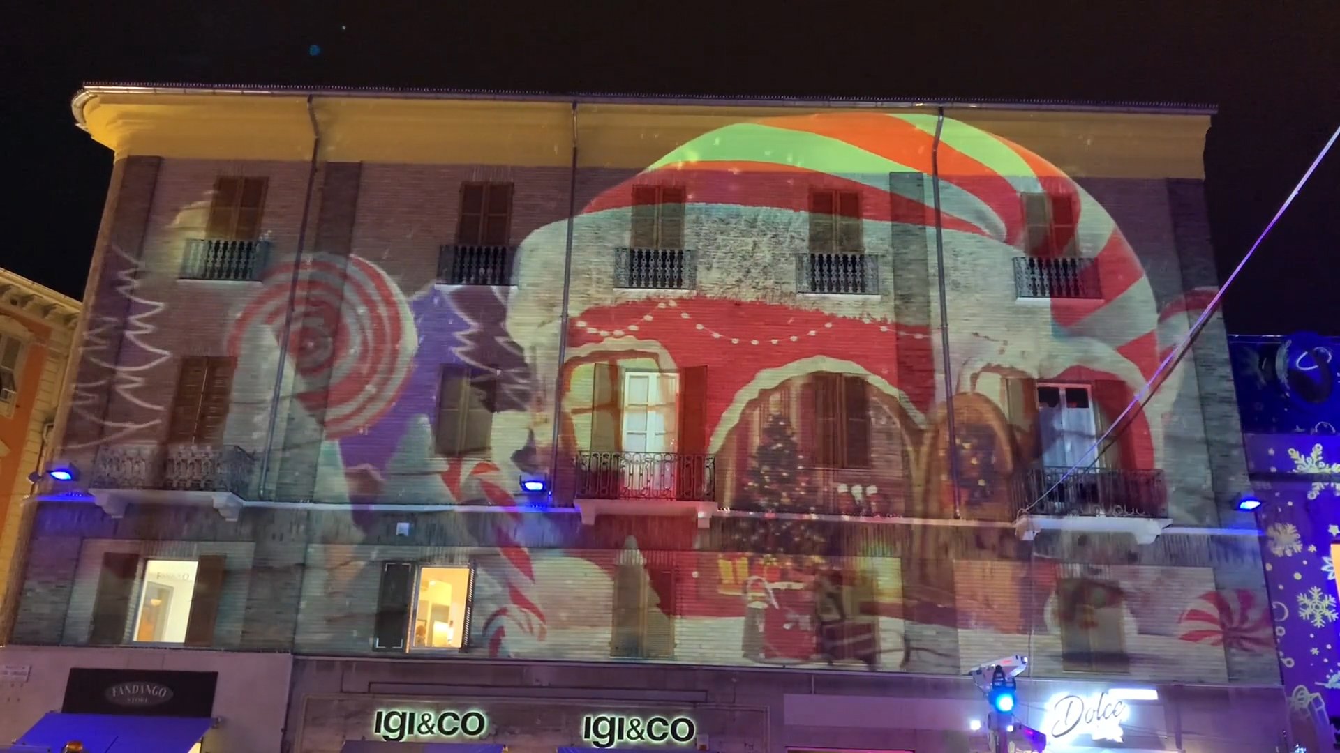 Alessandria è uno spettacolo di luci: in piazzetta della Lega uno show luminoso e musicale continuo