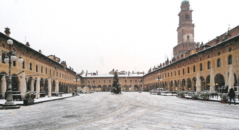 Natale a Vigevano sotto la Torre del Castello Sforzesco