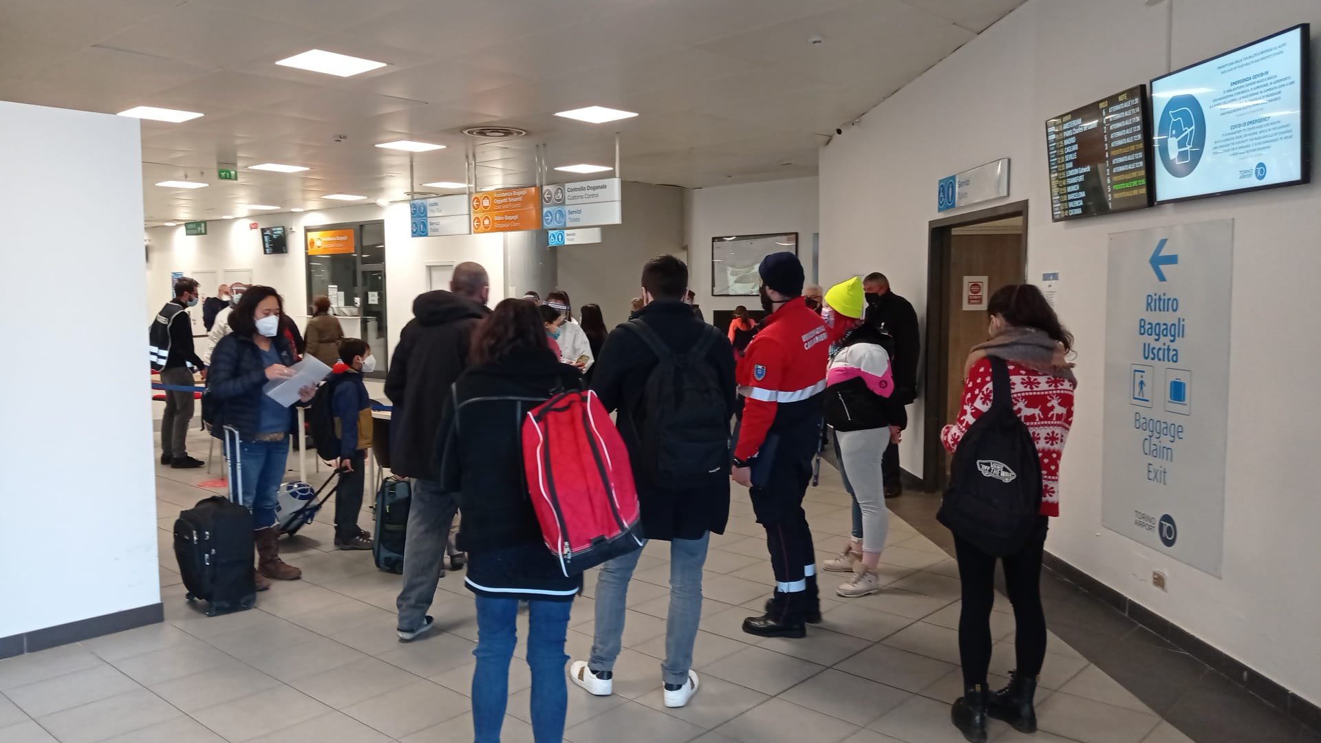 Controlli covid negli aeroporti di Torino e Levaldigi: isolato il 5% delle persone monitorate