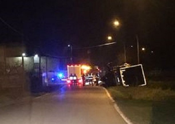 Incidente a Castellazzo: un camion ribaltato, una persona ferita ma non in gravi condizioni