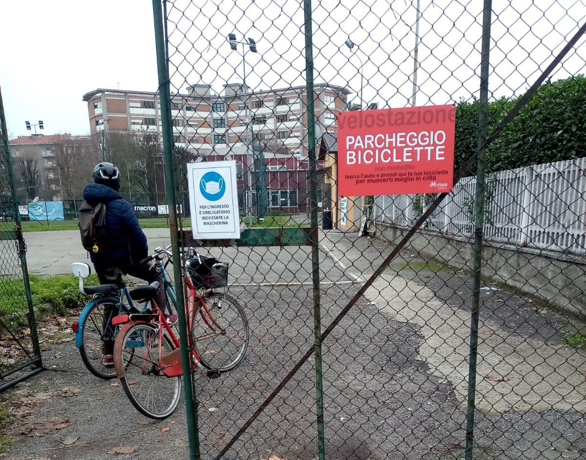 Inaugurato al Circolo Don Stornini di Alessandria il primo parcheggio per biciclette
