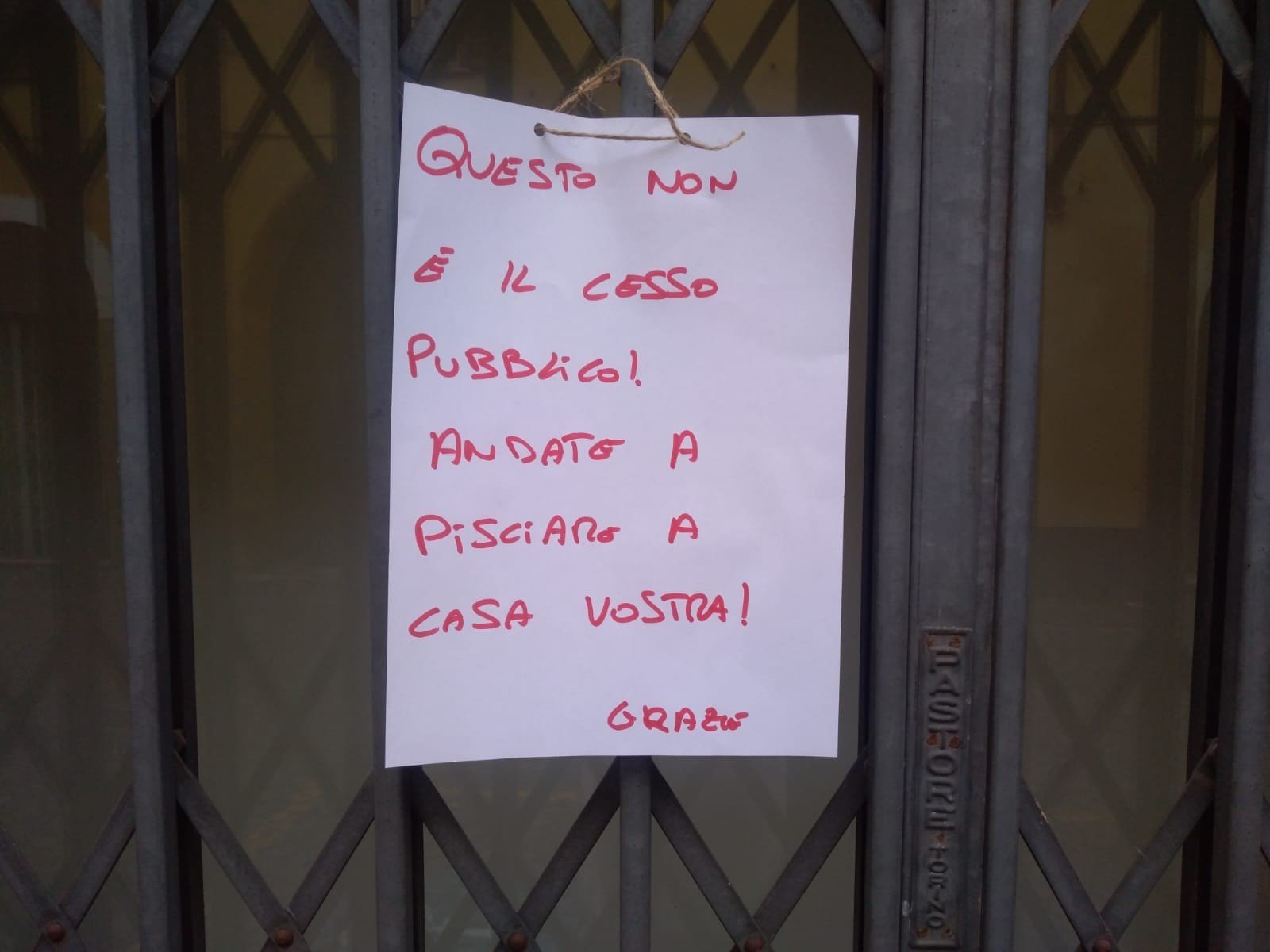 Cittadini preoccupati per il degrado in via Cavallotti a Valenza
