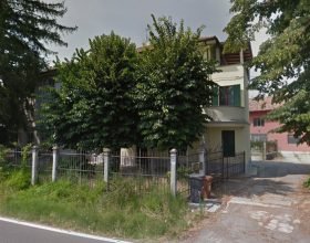Uomo di 46 anni trovato senza vita in casa a Tortona: soffocato dal monossido di carbonio