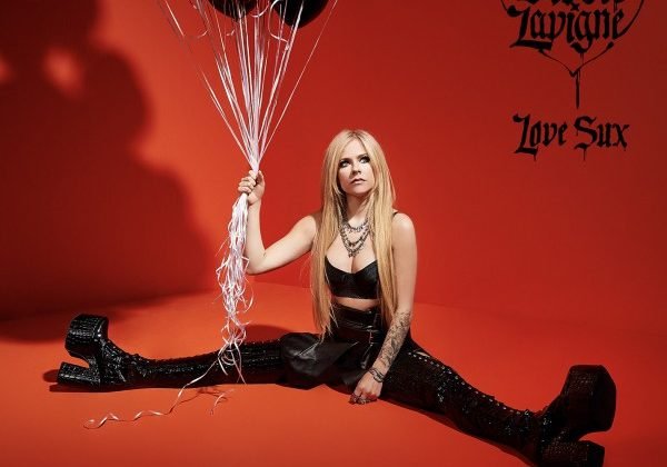 Avril Lavigne: il nuovo album “Love Sux” esce il 25 febbraio