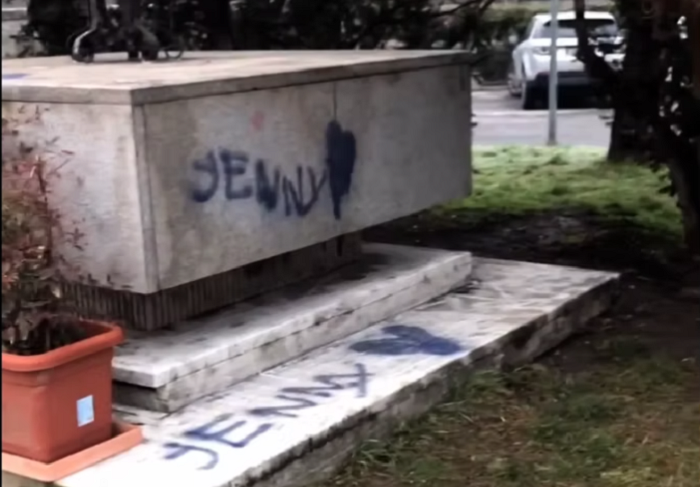 Vandalizzato il monumento ai caduti a Spinetta Marengo, Barosini: “Assoluta mancanza di senso civico”