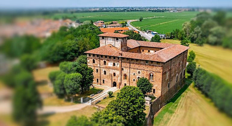 A maggio lezioni di Pilates al Castello di Lardirago con il Gruppo FAI
