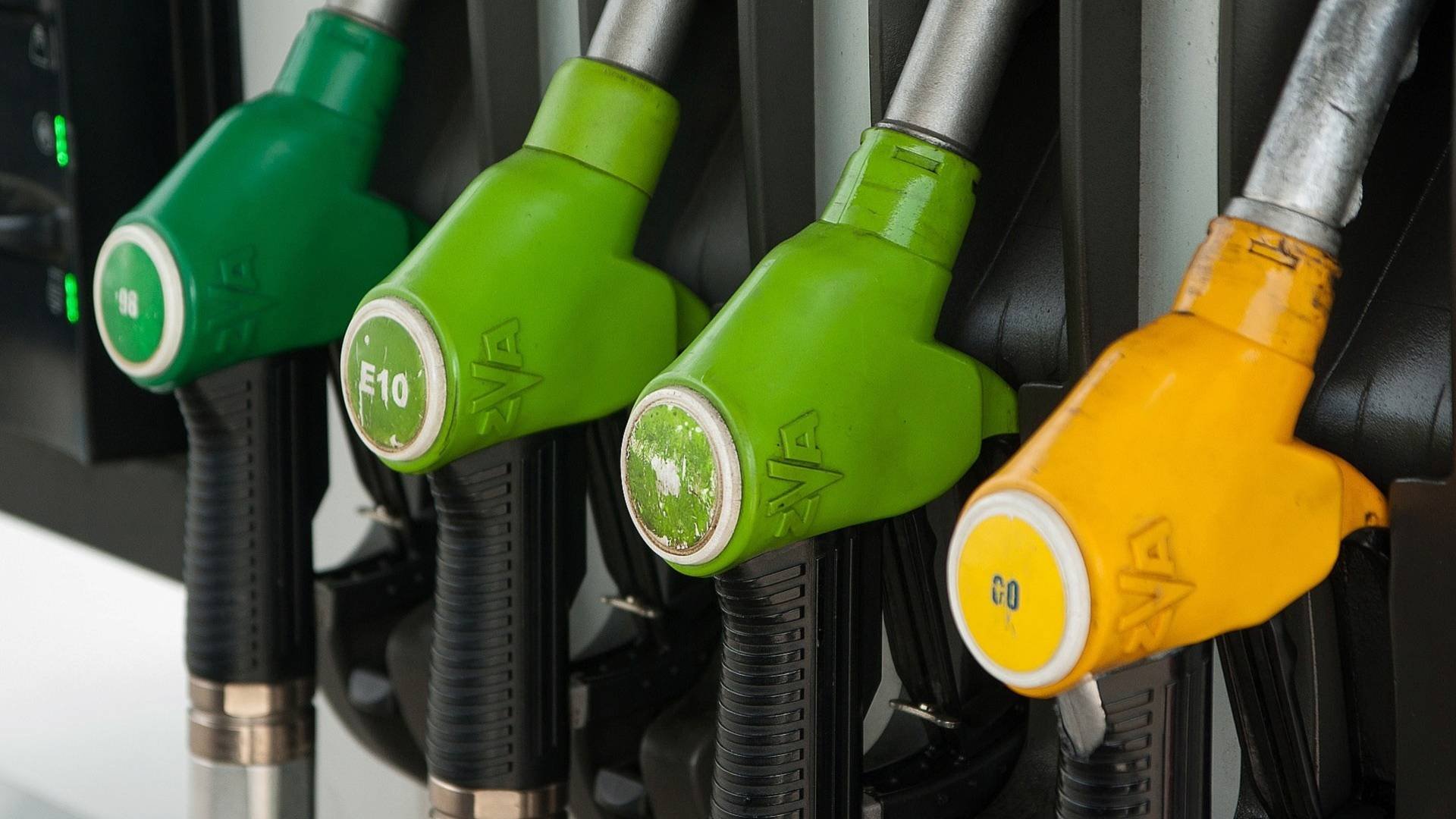 Prezzi dei carburanti sempre più in alto: benzina e gasolio sopra 1,80 euro