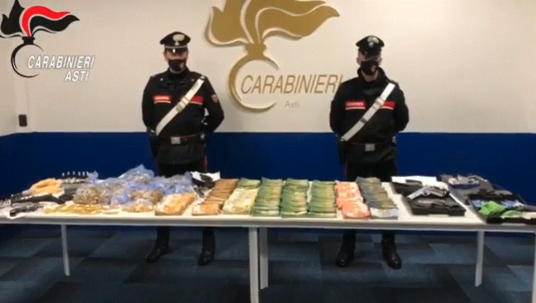 Rubavano oro che veniva trasformato in lingotti: i Carabinieri sgominano la banda