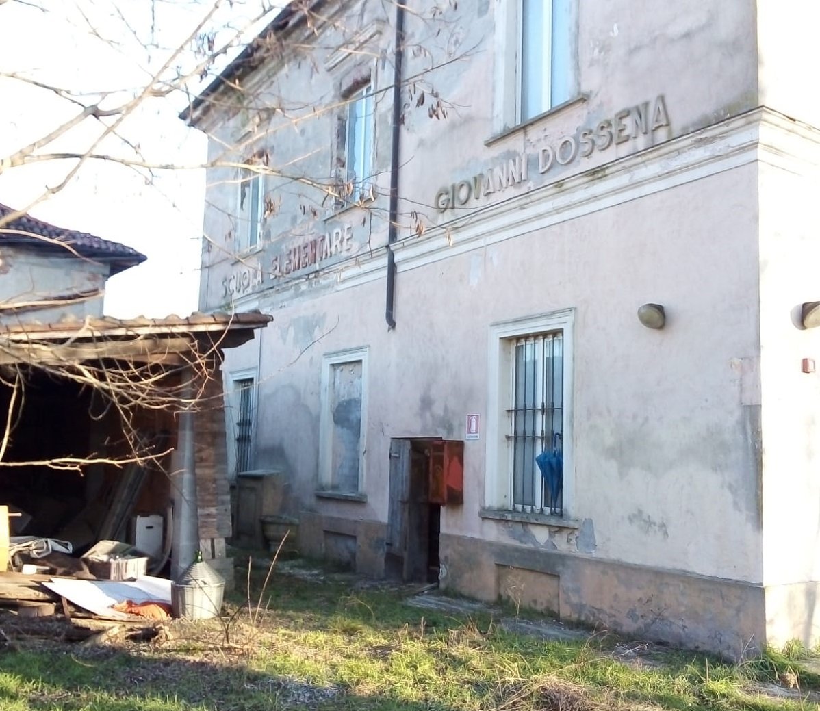 Villa del Foro, il progetto sull’ex scuola elementare: “Riapriamola e destiniamola a giovani e anziani”