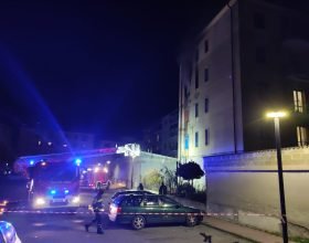 Incendio di un appartamento ad Acqui: due persone lievemente intossicate. Evacuate diverse famiglie