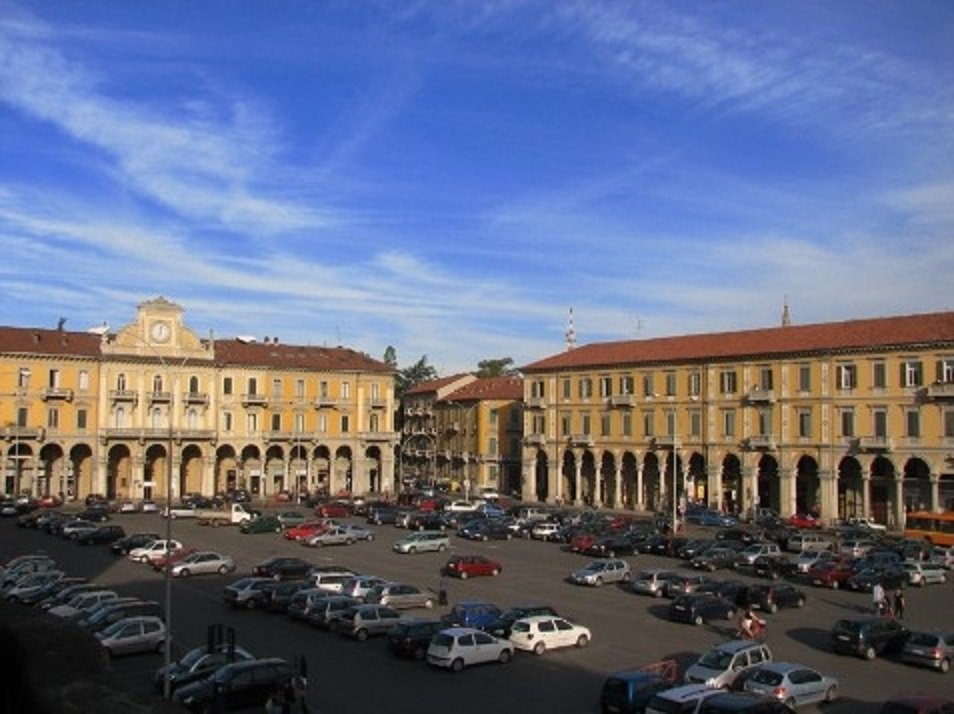 Piazza Garibaldi e Libertà libere dalle auto: “E poi dove parcheggia chi va in centro?”