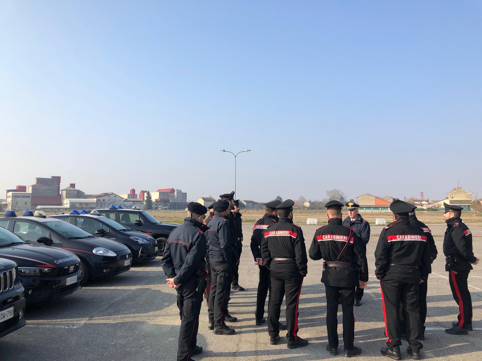 Spiegamento di Carabinieri a Casale: vasta operazione di polizia in corso