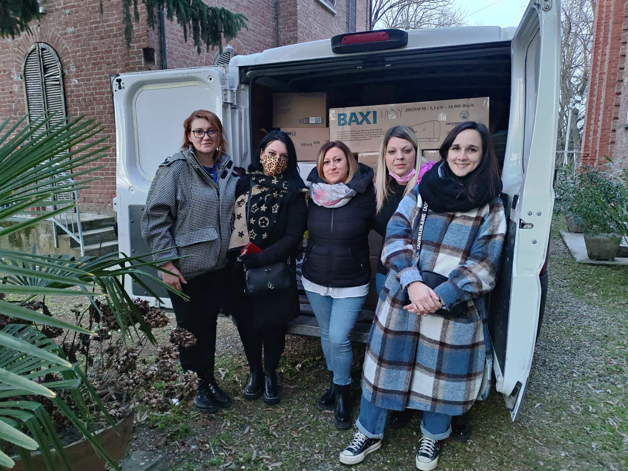 Un furgone di aiuti all’Ucraina grazie alle famiglie di Litta Parodi, Spinetta e Cascinagrossa