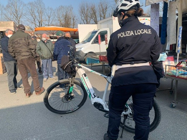 I controlli dei bike patrol di Alessandria anche nei mercati cittadini