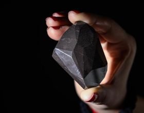 Una pietra misteriosa dal valore inestimabile: il diamante nero