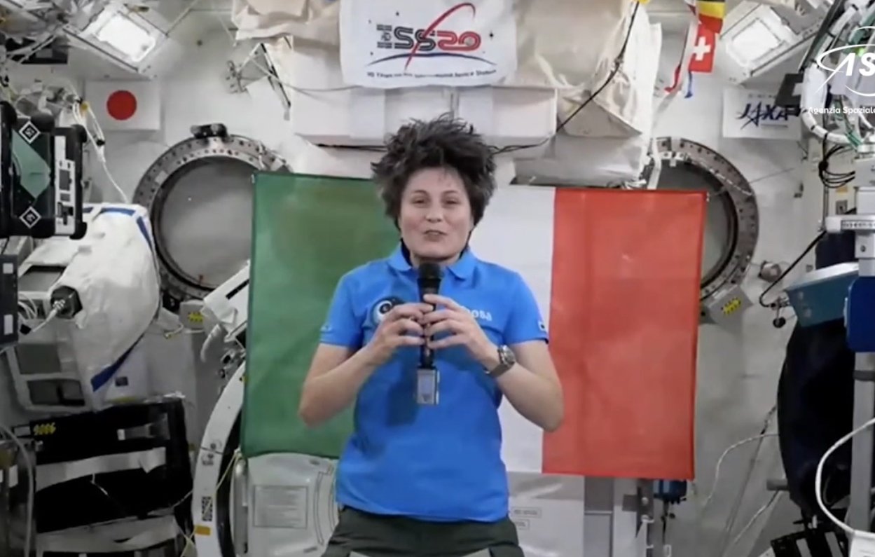 Classe della Pascoli di Valenza vince concorso spaziale: l’annuncio lo dà Astro-Samantha