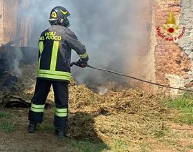 Incendio di una cascina a Pozzolo Formigaro: pompieri al lavoro sin dalla tarda mattinata di oggi