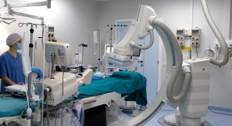 All’Ospedale di Alessandria inaugurati tre nuovi angiografi: “Più sicurezza e meno raggi X”