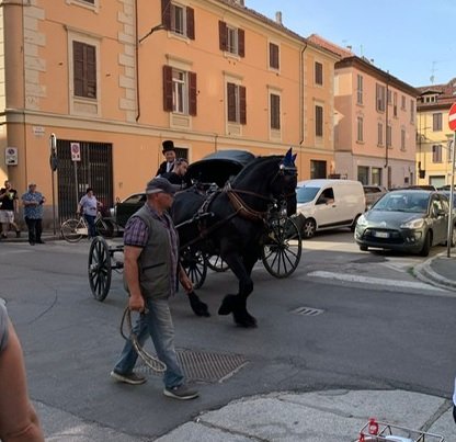 Una carrozza in via Savonarola per le riprese del film “Cento Cuori” su Madre Clelia Merloni