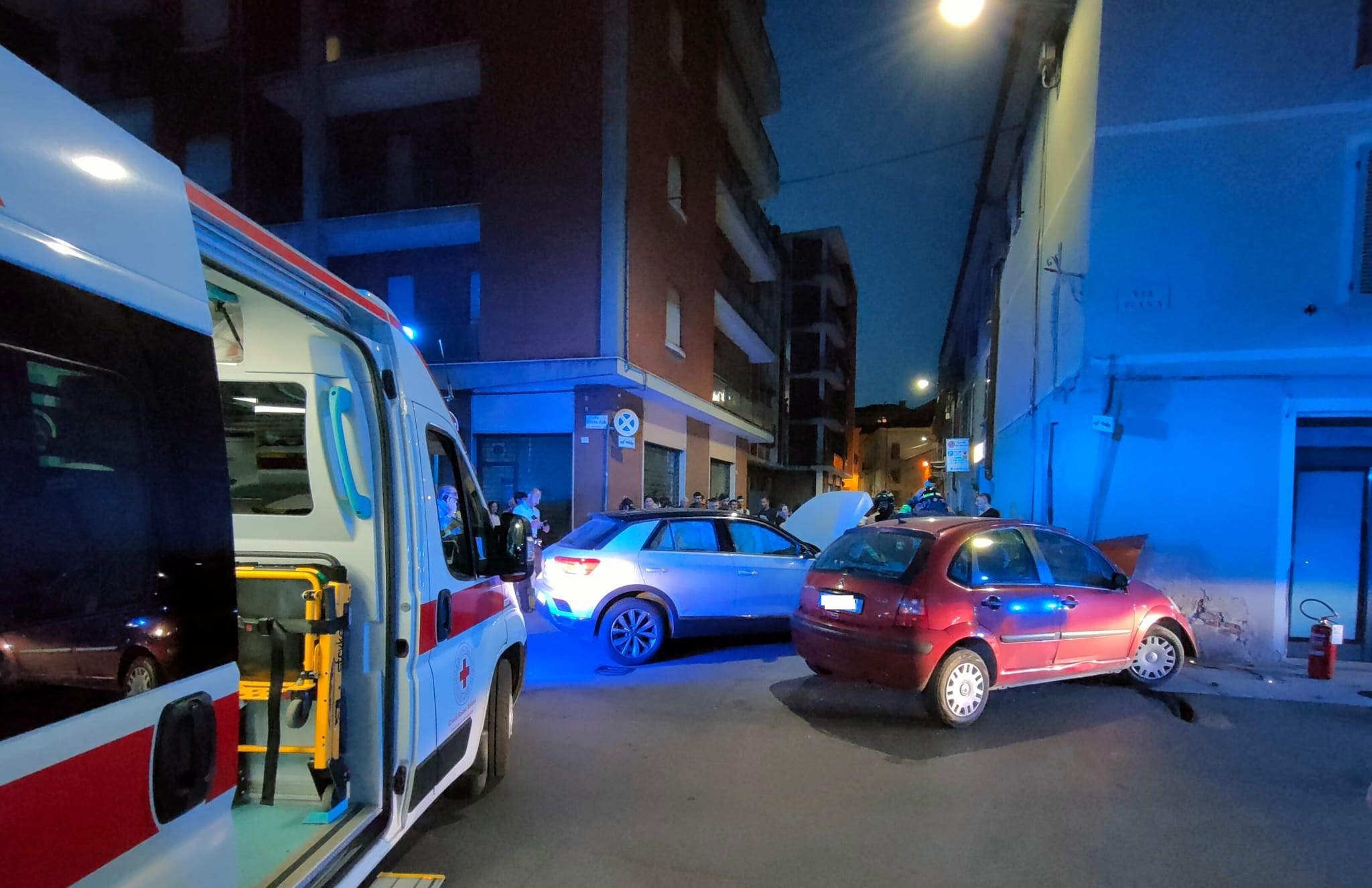 Scontro tra due auto all’incrocio tra via San Pio V e via Plana ad Alessandria: nessun ferito