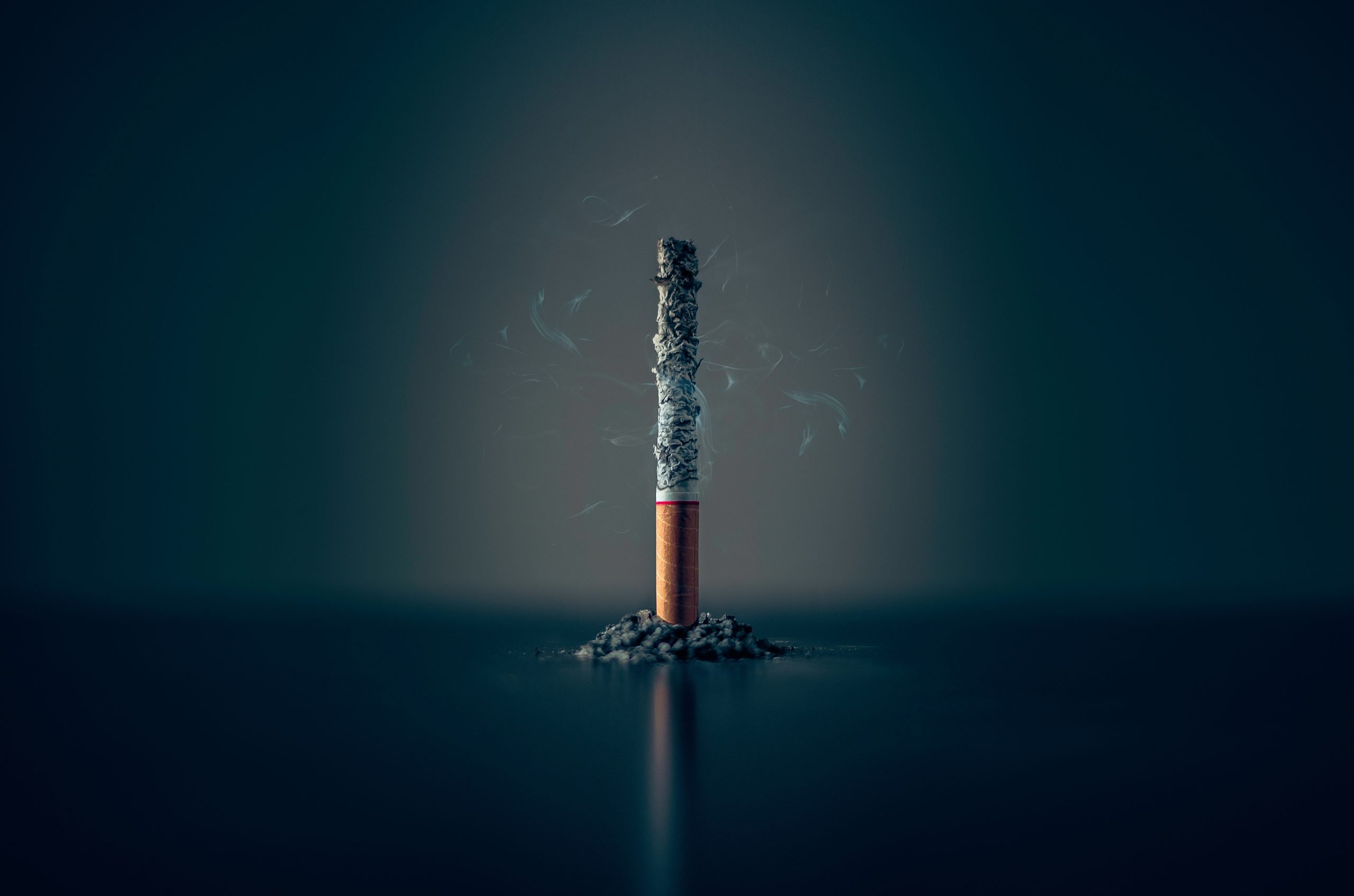 “Il 90% dei casi di cancro al polmone è colpa del fumo”: rischi e pericoli di tabacco e sigaretta elettronica