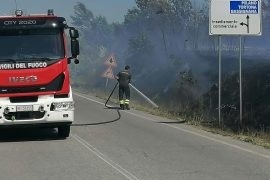 Prosegue l’intervento dei Vigili del Fuoco per l’incendio a Valenza [FOTO]