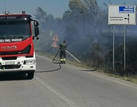Prosegue l’intervento dei Vigili del Fuoco per l’incendio a Valenza [FOTO]
