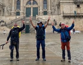 Missione compiuta, dopo un mese tre amici pensionati arrivano a Santiago di Compostela: “Bellissima esperienza”