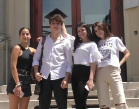 “Abbiamo guadagnato un anno”: i ragazzi del Plana consigliano il liceo classico breve, snobbato dal 2020