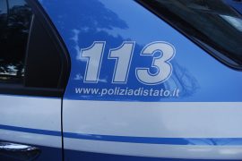 Rubano quasi 3 mila euro di merce ma incappano in un controllo della Polizia e finiscono in manette