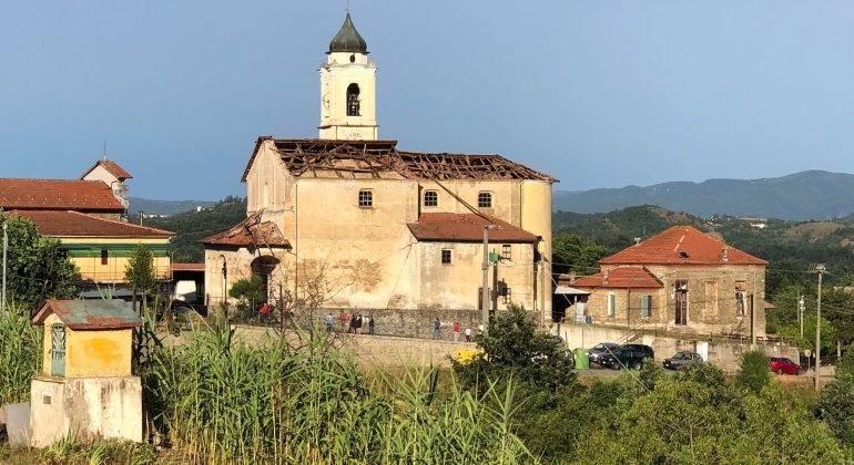 Le foto della chiesa di Montaldo di Spigno danneggiata dalle raffiche di vento
