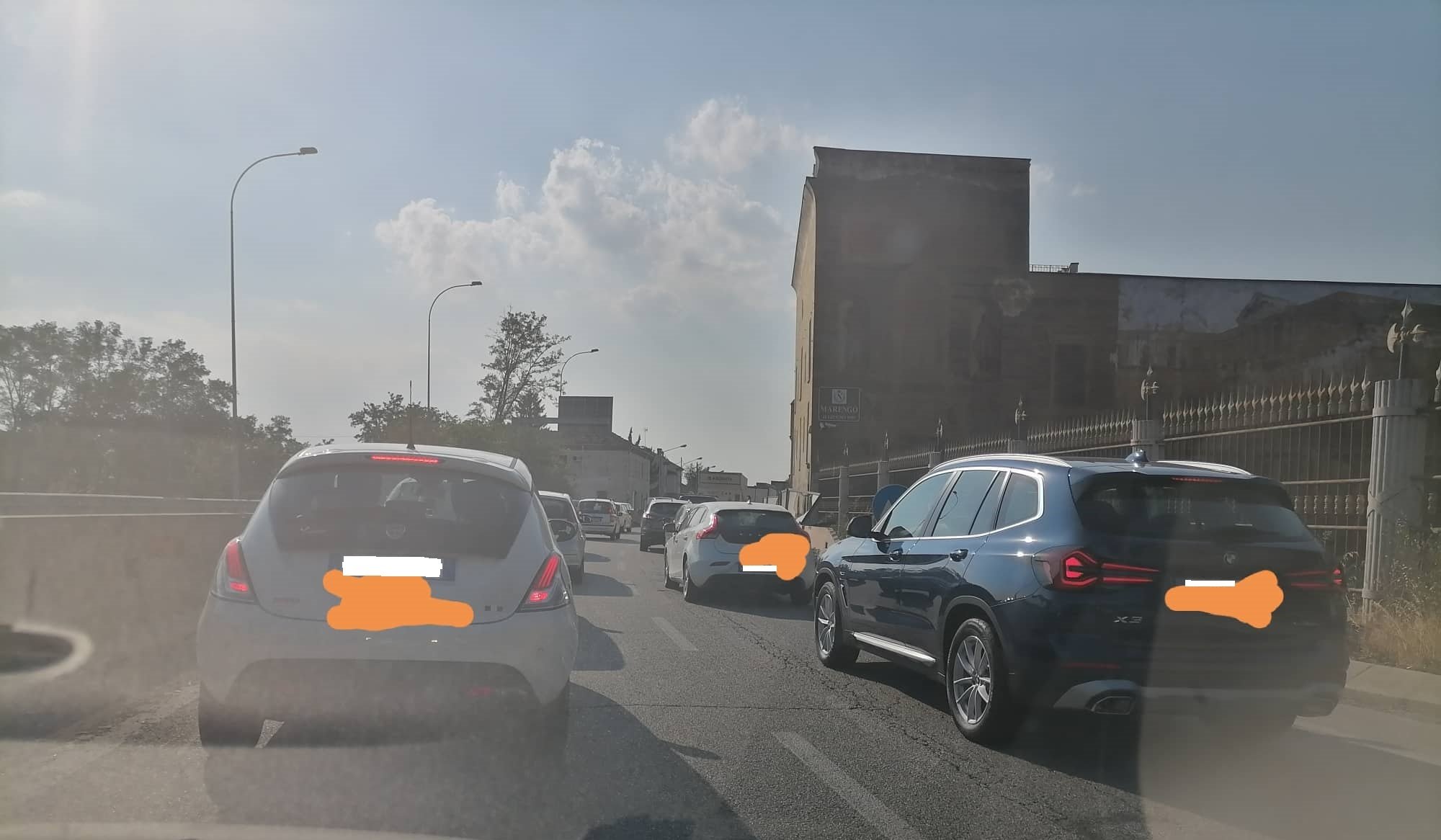 Camion perde carburante: lunga coda tra Spinetta e Alessandria per entrare in città