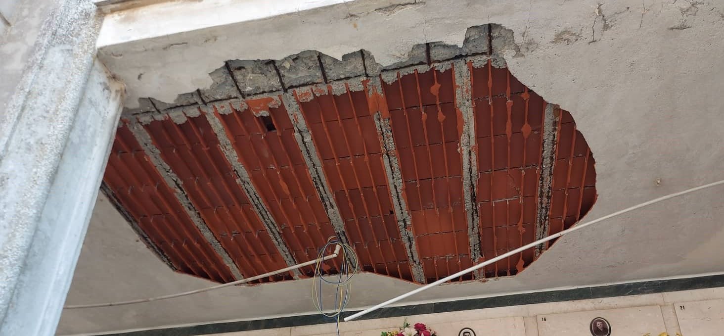 Cimitero Castelceriolo: soffitto non ancora riparato 8 mesi dopo il crollo. L’assessore Falleti si attiva
