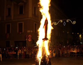 Brucia il diavolo Berlic a Vigevano nella Festa di San Bernardo