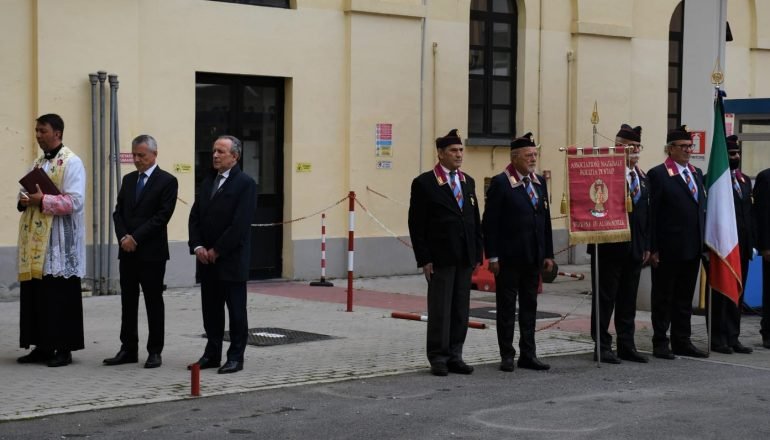 Polizia: in occasione della festa di S. Michele Arcangelo premiati otto agenti meritevoli