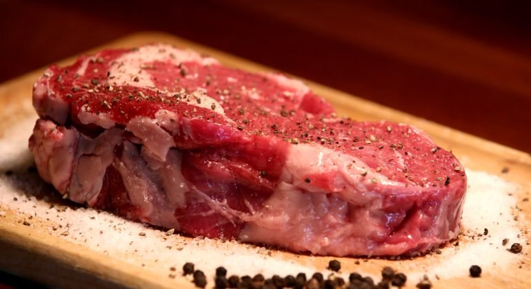 Oltre un italiano su due ha ridotto il consumo della carne