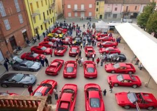 Domenica Castelnuovo Belbo si tinge di rosso per il raduno delle Ferrari