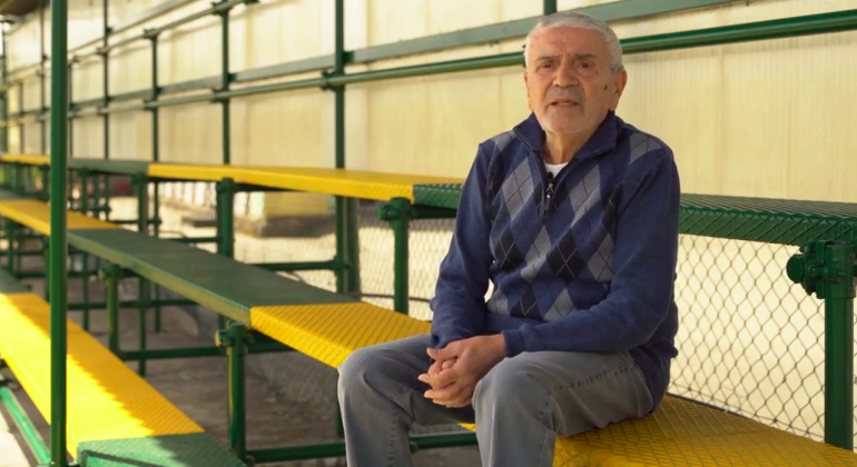 Il documentario che spiega chi è Angelo Fiore, maestro di calcio, padre di molti