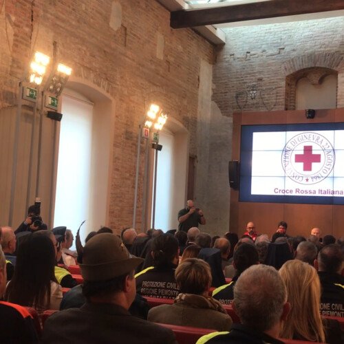 Croce Rossa premia chi ha lottato in prima contro il covid: “Per due anni hanno lavorato gratis per gli altri”