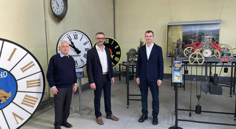 La Fiera dell’orologio a Tortona, c’è anche l’orologiaio del Papa