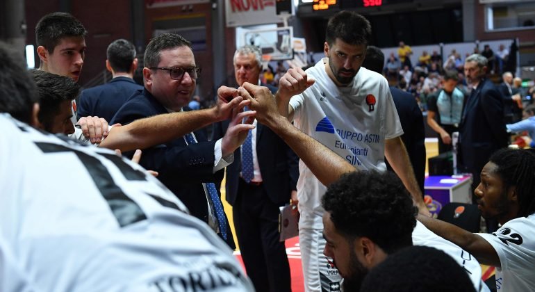 Basket: Bertram Derthona sfida in trasferta Reggio Emilia