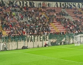 Nuovo striscione della Gradinata Nord contro Di Masi durante Alessandria-Torres: “Vattene”