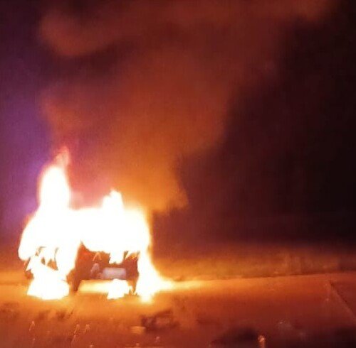 Incidente in via Pavia ad Alessandria: un’auto in fiamme